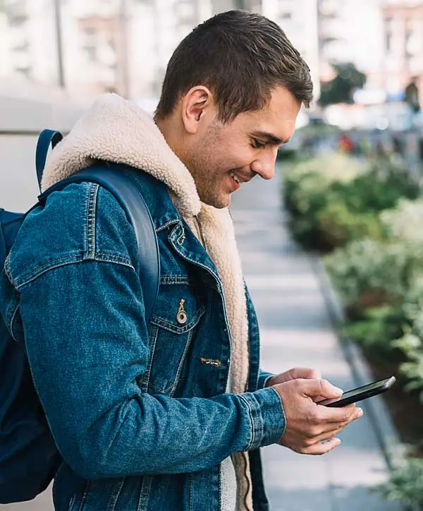 Mexican worker in the U.S. using SocialCashier on WhatsApp to send an international remittance
